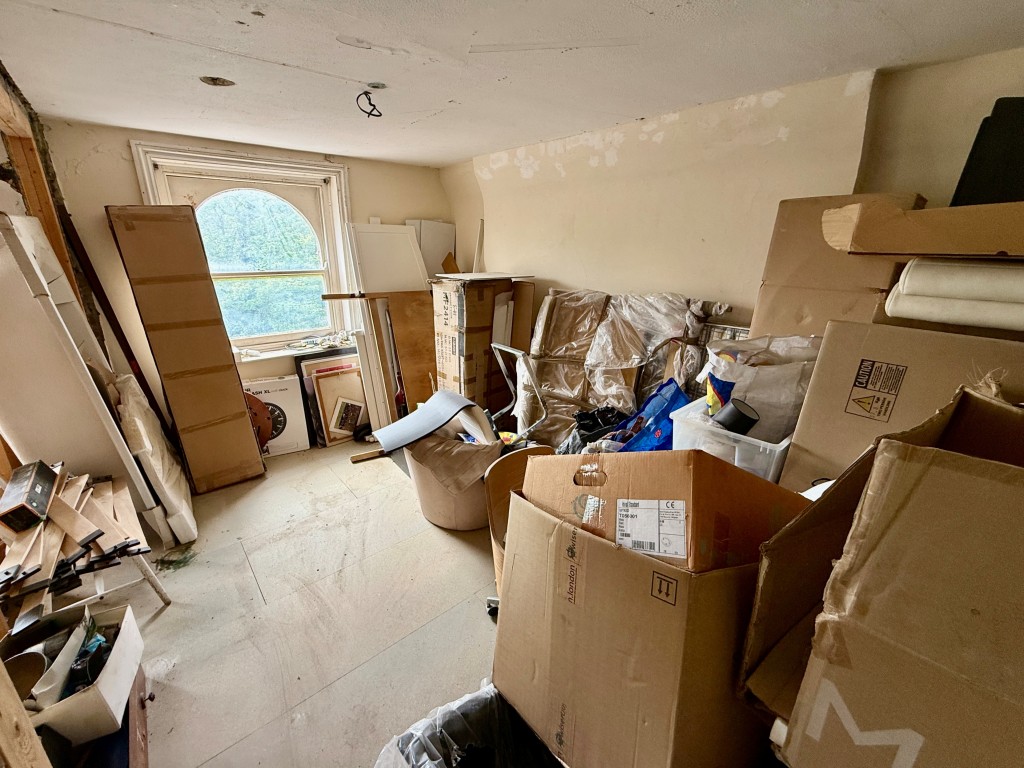 Lot: 40 - THREE-BEDROOM MAISONETTE FOR COMPLETE REFURBISHMENT - Bedroom two
